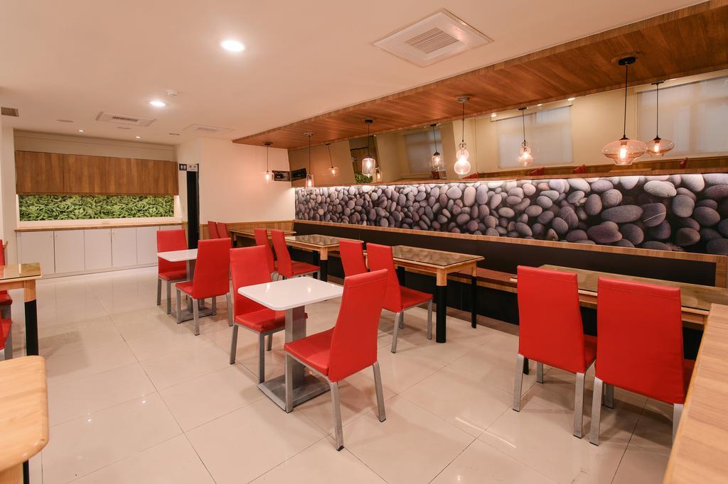 Готель Kiwi-Taichung Station Branch 1 Екстер'єр фото