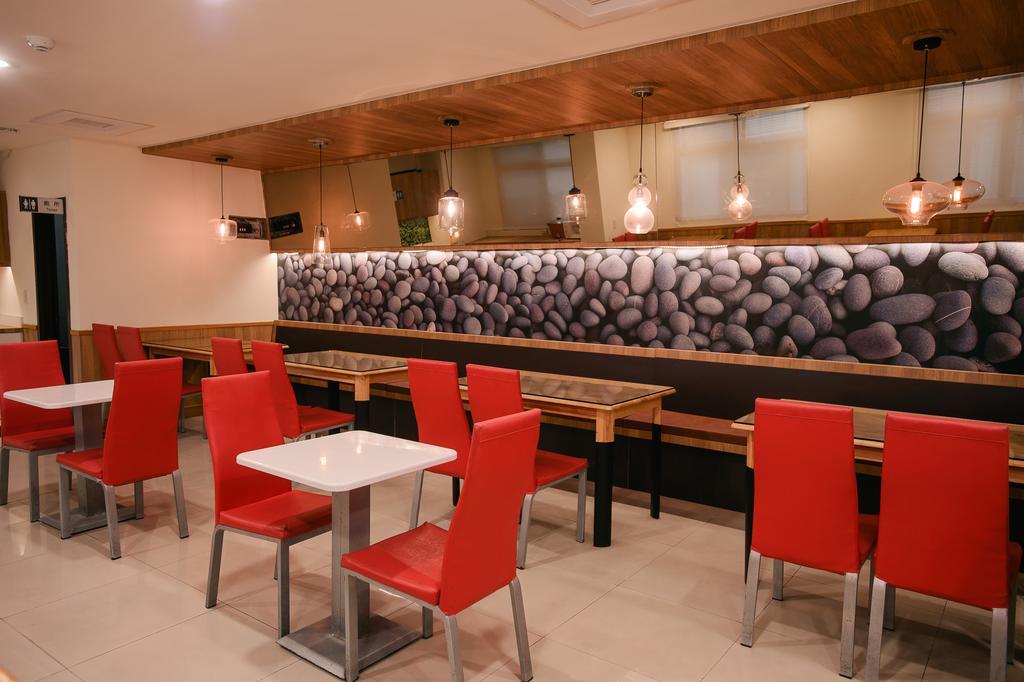 Готель Kiwi-Taichung Station Branch 1 Екстер'єр фото